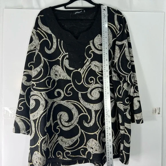 Black and White Long Sleeve Dress - Picture 7 of 10